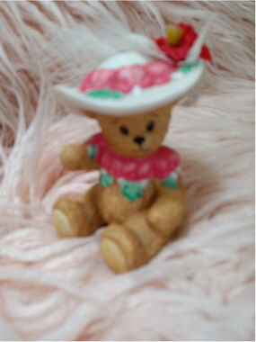 Sandy Bleeding Heart 1995 Chapeau Noelle Lucy Red Flowers White Hat Lace Feather